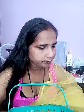 Snapshot of reemacouple007 chatting on March 6, 2026, 8:11 am reemacouple007 online show from March 6, 2026, 8:11 am