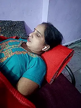 Snapshot of reemacouple007 chatting on March 21, 2026, 8:45 pm reemacouple007 online show from March 21, 2026, 8:45 pm