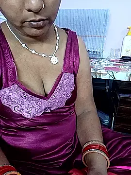 Snapshot of reemacouple007 chatting on April 4, 2026, 6:33 am reemacouple007 online show from April 4, 2026, 6:33 am