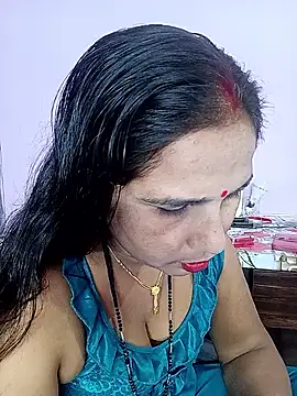 Snapshot of reemacouple007 chatting on April 8, 2026, 5:18 am reemacouple007 online show from April 8, 2026, 5:18 am