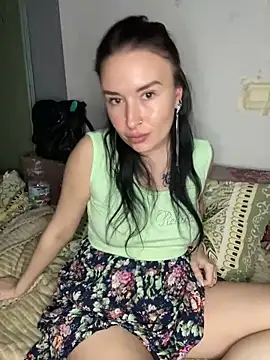 Snapshot of Roxana_Bell chatting on April 21, 2026, 8:01 pm Roxana Bell online show from April 21, 2026, 8:01 pm