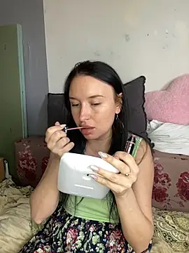 Snapshot of Roxana_Bell chatting on April 24, 2026, 11:34 am Roxana Bell online show from April 24, 2026, 11:34 am