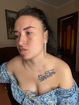 Snapshot of Roxana_Bell chatting on May 16, 2026, 10:47 am Roxana Bell online show from May 16, 2026, 10:47 am