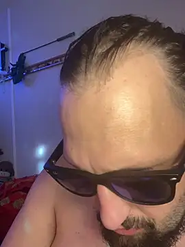 Snapshot of BobbyQ29 chatting on November 24, 2025, 10:42 pm BobbyQ29 online show from November 24, 2025, 10:42 pm