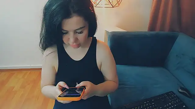 LayaFlow online show from April 3, 2026, 7:06 am