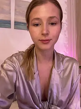 LunaRase online show from February 22, 2025, 4:29 am