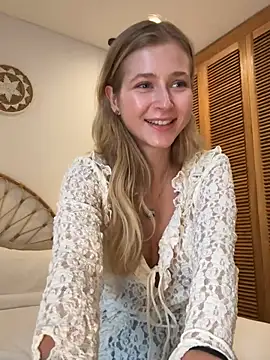 LunaRase online show from March 8, 2025, 6:54 am