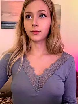 LunaRase online show from September 20, 2025, 9:43 am