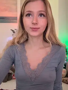 LunaRase online show from December 20, 2025, 10:22 am