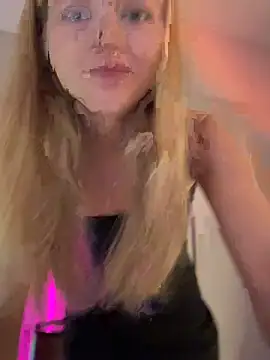 Snapshot of LunaRase chatting on July 18, 2026, 6:01 pm LunaRase online show from July 18, 2026, 6:01 pm