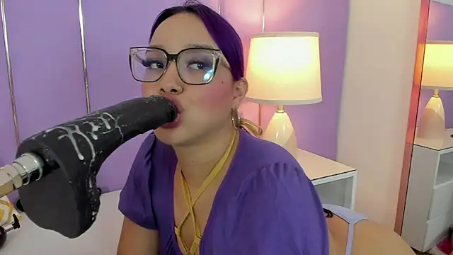 SophyRuiz  online show from October 6, 2025, 12:02 pm