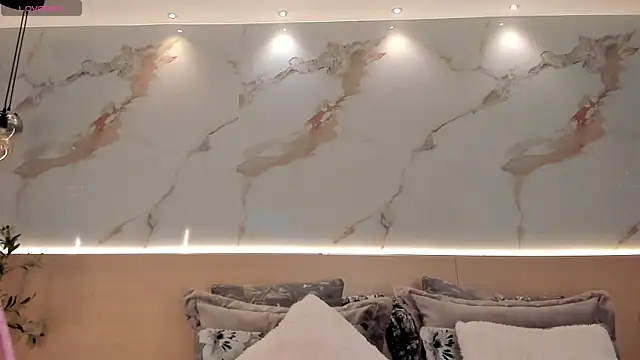 SteffanyBeck online show from April 8, 2026, 11:32 am