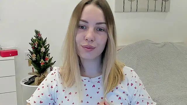 Snapshot of Mia_shy1 chatting on December 28, 2024, 8:37 am Mia shy1 online show from December 28, 2024, 8:37 am