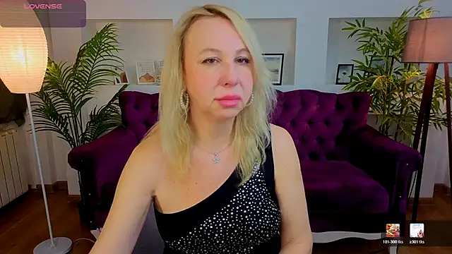 Snapshot of Anny_Jey_ chatting on April 24, 2026, 6:10 pm Anny Jey online show from April 24, 2026, 6:10 pm