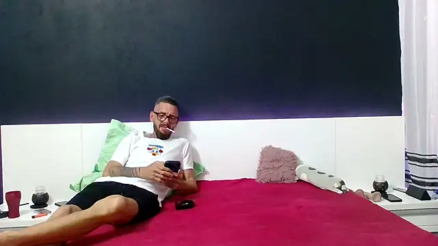 Snapshot of MikyVesela chatting on November 6, 2025, 3:46 pm MikyVesela online show from November 6, 2025, 3:46 pm