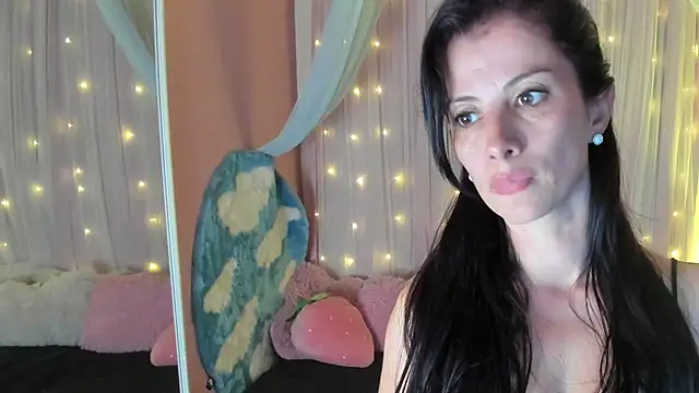 Snapshot of Aliiz_01 chatting on December 9, 2024, 11:24 pm Aliiz 01 online show from December 9, 2024, 11:24 pm