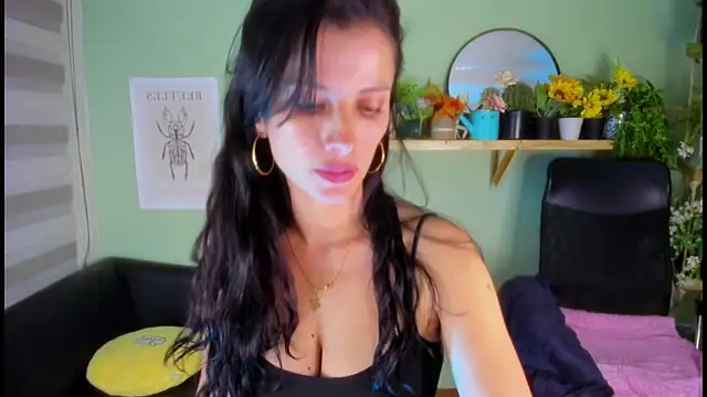 Snapshot of Aliiz_01 chatting on December 24, 2024, 3:05 am Aliiz 01 online show from December 24, 2024, 3:05 am