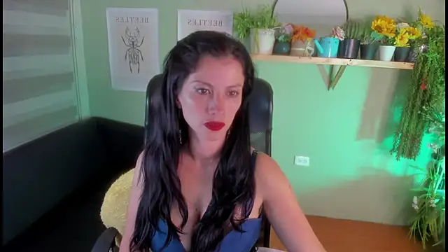 Snapshot of Aliiz_01 chatting on January 23, 2025, 11:36 pm Aliiz 01 online show from January 23, 2025, 11:36 pm