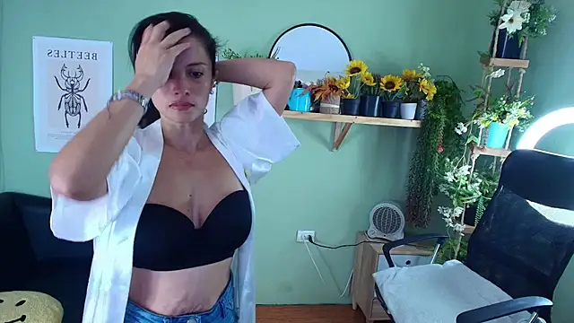 Snapshot of Aliiz_01 chatting on March 20, 2025, 6:41 am Aliiz 01 online show from March 20, 2025, 6:41 am