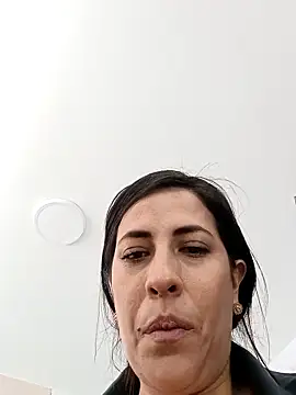 Snapshot of Lena-32 chatting on December 17, 2025, 7:09 pm Lena-32 online show from December 17, 2025, 7:09 pm