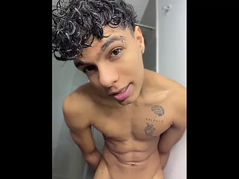 Snapshot of james_dreams_ chatting on May 16, 2026, 12:07 am james dreams online show from May 16, 2026, 12:07 am