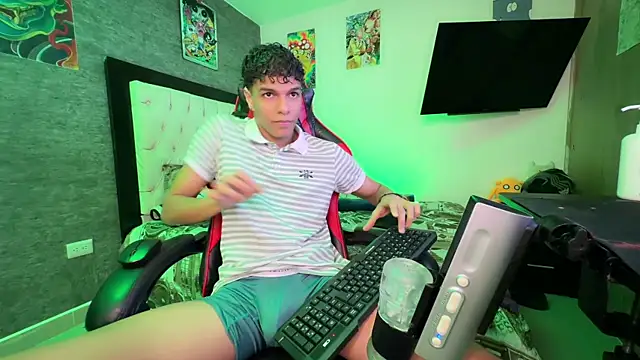 Snapshot of james_dreams_ chatting on June 12, 2026, 2:10 am james dreams online show from June 12, 2026, 2:10 am