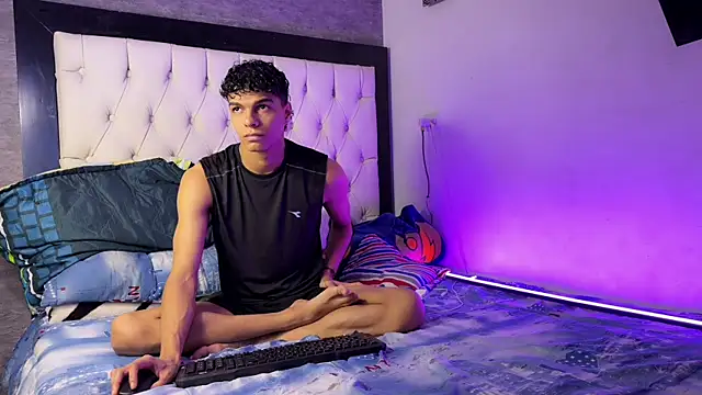 Snapshot of james_dreams_ chatting on June 18, 2026, 9:30 pm james dreams online show from June 18, 2026, 9:30 pm
