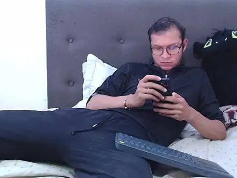 andy loverxx online show from February 10, 2026, 12:48 am