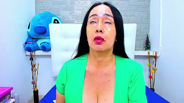 Snapshot of HorniestMilf chatting on October 5, 2025, 12:20 am HorniestMilf online show from October 5, 2025, 12:20 am