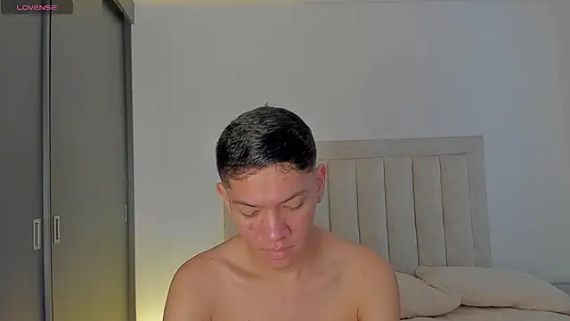 JulianRose 1 online show from October 8, 2025, 12:47 pm