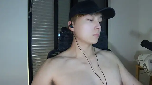 Snapshot of Tkcqcc chatting on March 2, 2025, 3:37 pm Tkcqcc online show from March 2, 2025, 3:37 pm