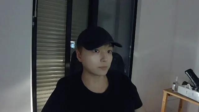 Snapshot of Tkcqcc chatting on March 10, 2025, 1:43 pm Tkcqcc online show from March 10, 2025, 1:43 pm