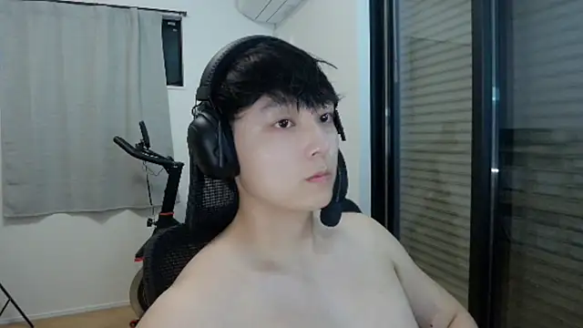 Snapshot of Tkcqcc chatting on October 11, 2025, 1:42 pm Tkcqcc online show from October 11, 2025, 1:42 pm