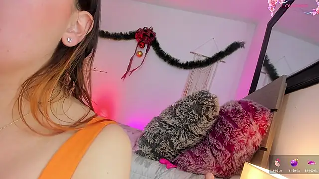 Snapshot of Eyleen_24 chatting on December 17, 2024, 10:22 pm Eyleen 24 online show from December 17, 2024, 10:22 pm