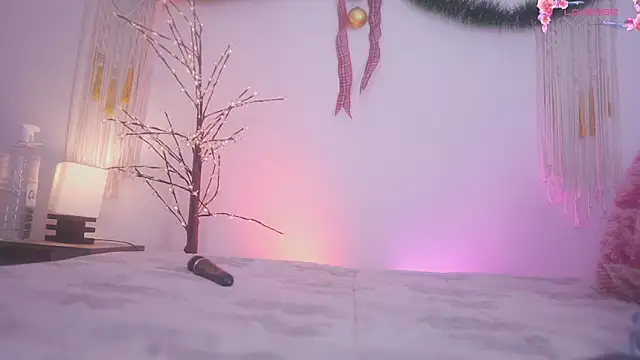 Snapshot of Eyleen_24 chatting on December 23, 2024, 7:20 pm Eyleen 24 online show from December 23, 2024, 7:20 pm