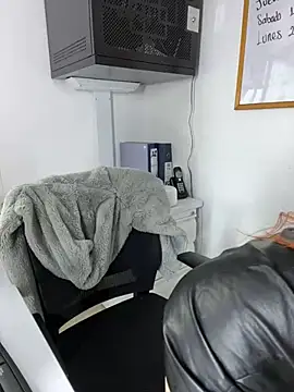 Snapshot of Eyleen_24 chatting on February 22, 2025, 7:03 pm Eyleen 24 online show from February 22, 2025, 7:03 pm