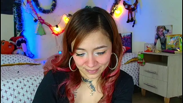 alisson zafiro  online show from December 22, 2025, 3:58 am