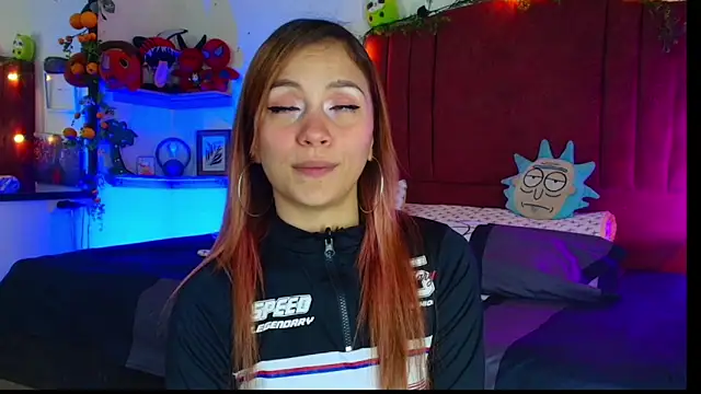 alisson zafiro  online show from January 7, 2026, 3:09 am