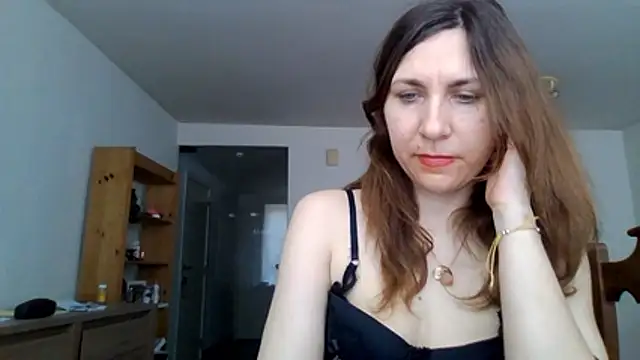 JasmineGlamour online show from May 25, 2026, 3:07 pm