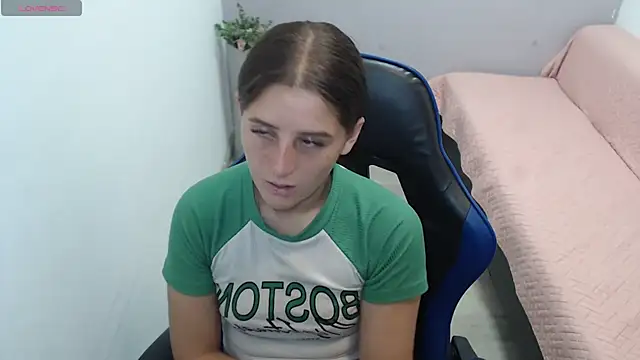 Snapshot of valerie_diaz1 chatting on February 18, 2026, 1:51 pm valerie diaz1 online show from February 18, 2026, 1:51 pm