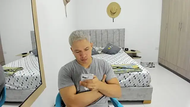 Snapshot of Valerioe chatting on April 22, 2026, 3:24 pm Valerioe online show from April 22, 2026, 3:24 pm