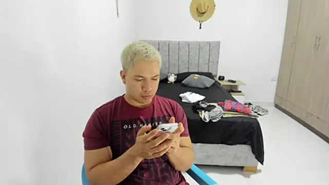 Snapshot of Valerioe chatting on May 1, 2026, 4:33 pm Valerioe online show from May 1, 2026, 4:33 pm