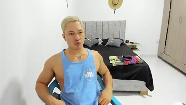Snapshot of Valerioe chatting on May 4, 2026, 2:13 pm Valerioe online show from May 4, 2026, 2:13 pm