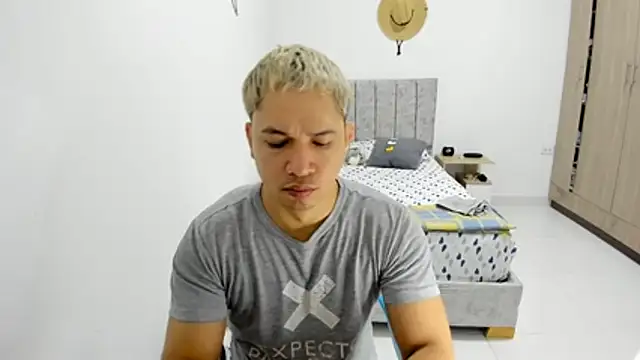 Snapshot of Valerioe chatting on May 28, 2026, 8:44 am Valerioe online show from May 28, 2026, 8:44 am