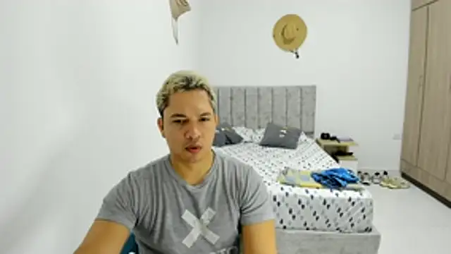 Snapshot of Valerioe chatting on June 9, 2026, 12:17 pm Valerioe online show from June 9, 2026, 12:17 pm