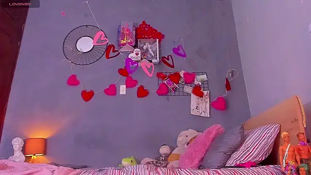 tiffbeatiful online show from February 13, 2025, 7:42 pm