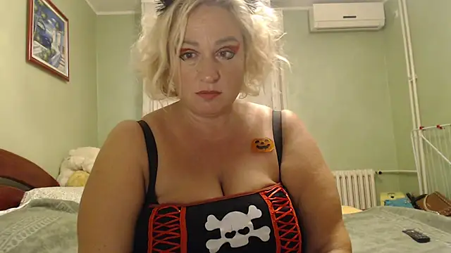 Snapshot of VirginiaNurse chatting on October 25, 2025, 4:57 pm VirginiaNurse online show from October 25, 2025, 4:57 pm