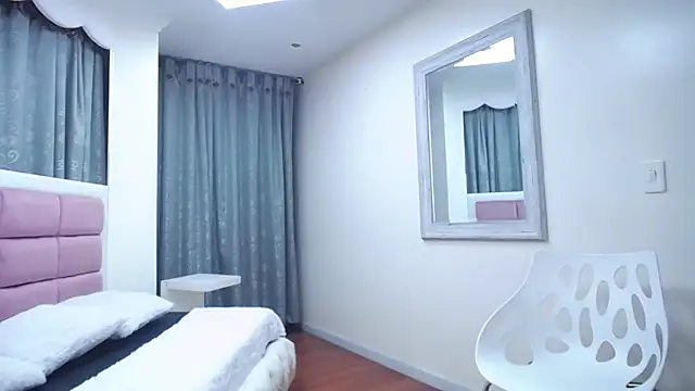 Snapshot of IssadoraJames chatting on January 18, 2025, 12:57 am IssadoraJames online show from January 18, 2025, 12:57 am