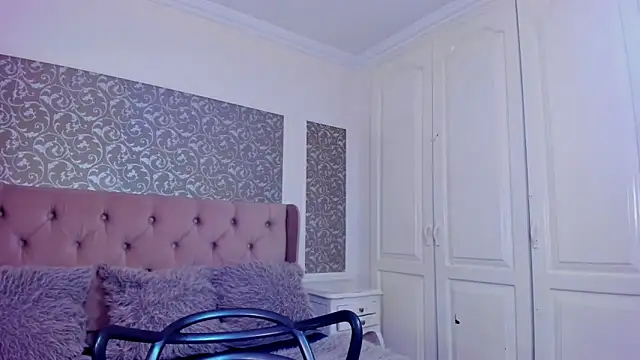 Snapshot of IssadoraJames chatting on September 27, 2025, 2:11 pm IssadoraJames online show from September 27, 2025, 2:11 pm