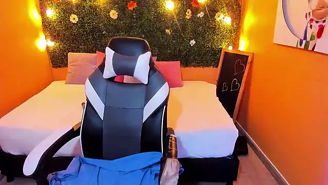 Lizzie Williams  online show from January 24, 2025, 2:49 am